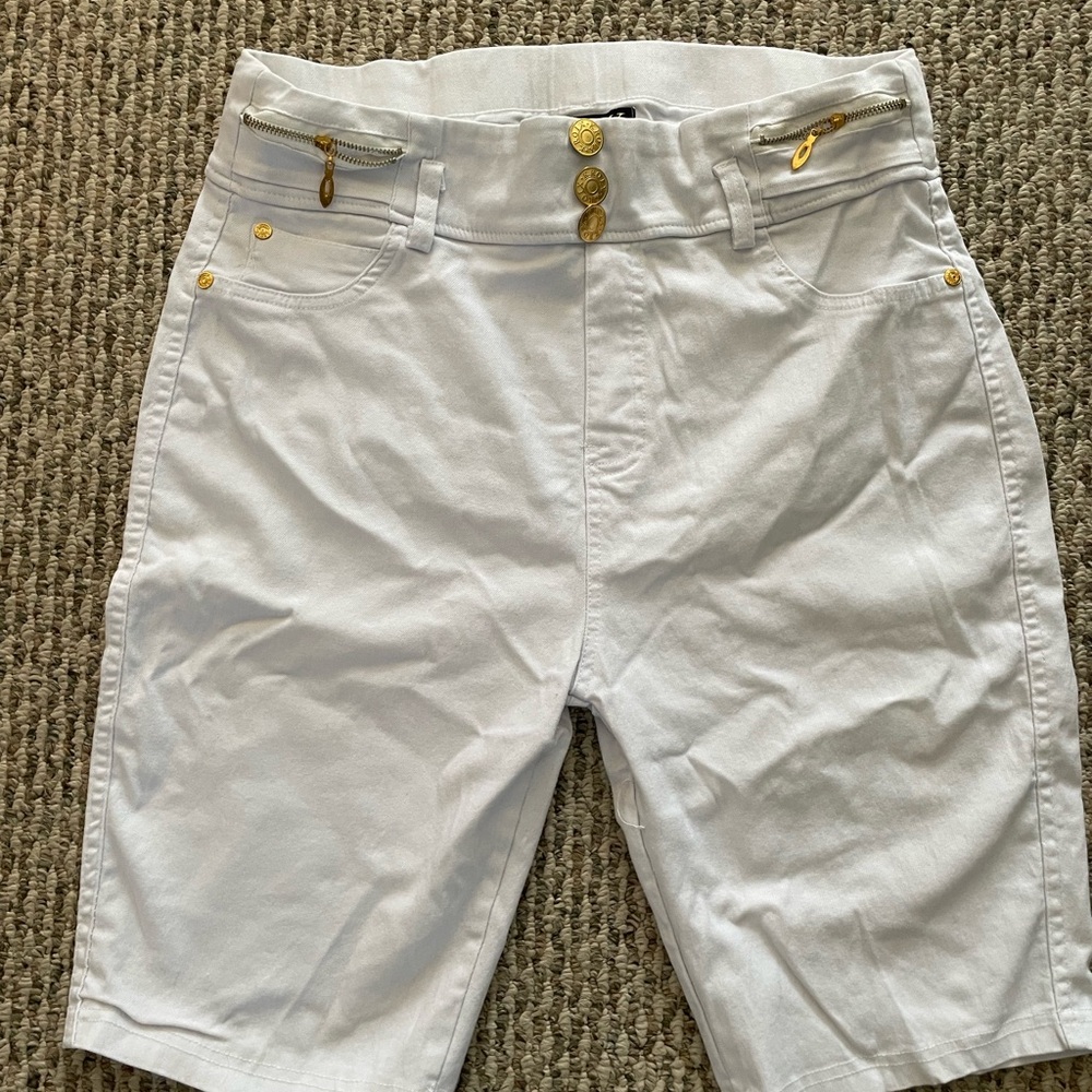Stylish White women' Shorts